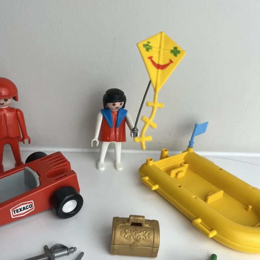 Playmobil Vintage Lot Race Car Driver Boat People Kite Flowers Weapons‎ Treasure